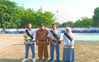 Penyerahan PIALA JUARA 1 TENIS MEJA BUPATI CUP SE-NTB dan Apresiasi Kepada Ketua dan Wakil Ketua OSIS Sebagai Ketua Umum II FOSISMA dan Anggota Bidang Kepemimpinan & Demokrasi FOSISMA SUMUT
